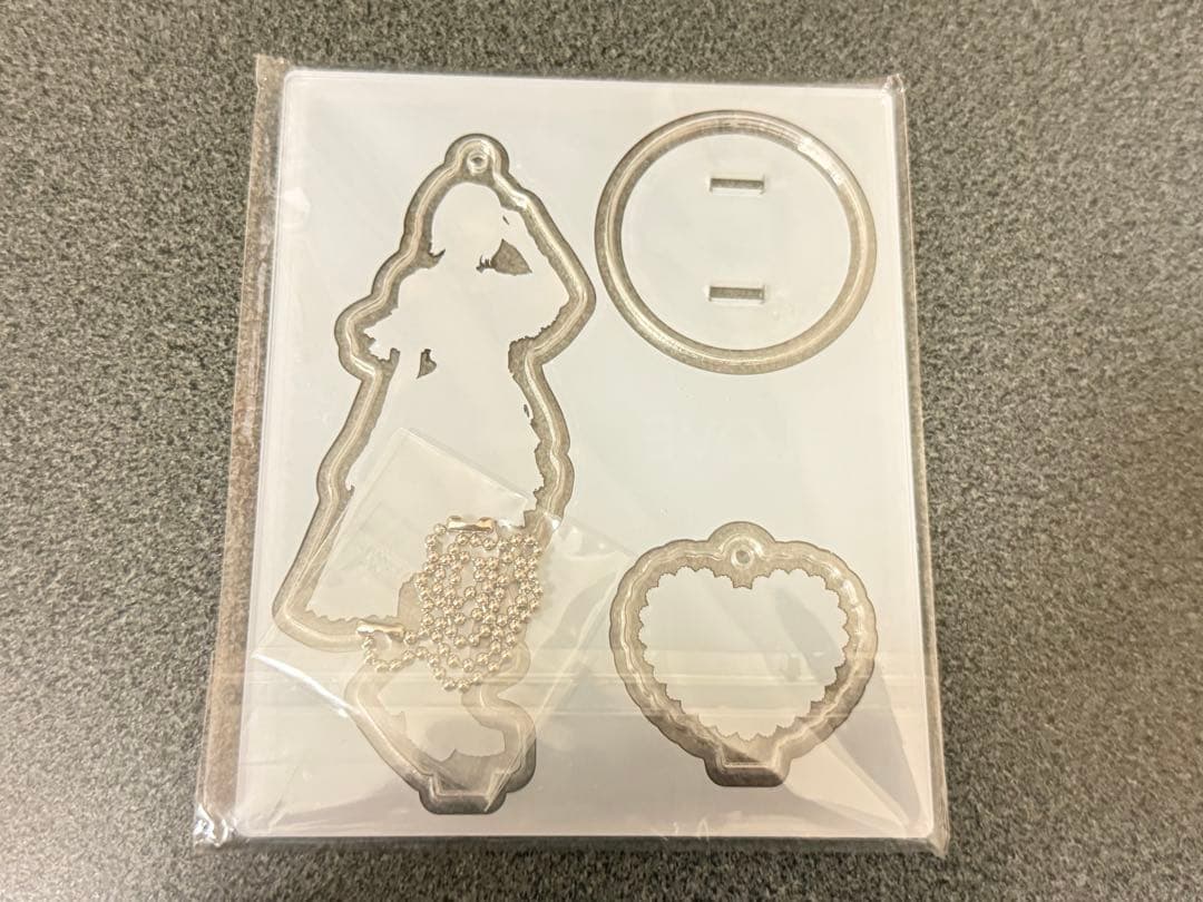 野口衣織 アクスタ 黒衣装