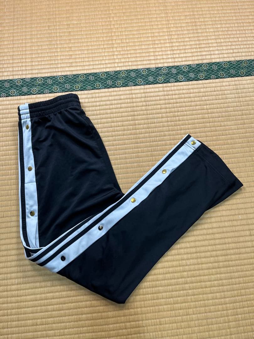 ブラックピンク着用　adidas アディブレイク トラックパンツ